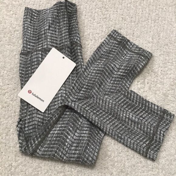 NWT- Lululemon - 0. Wonder Under Crop HR 21” - Picture 1 of 7